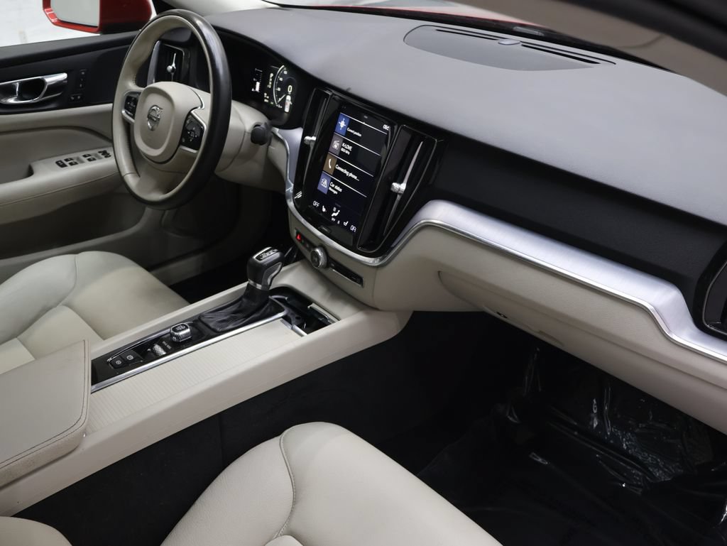 Used 2019 Volvo S60 T5 Momentum w/ Premium Package FWD image 10