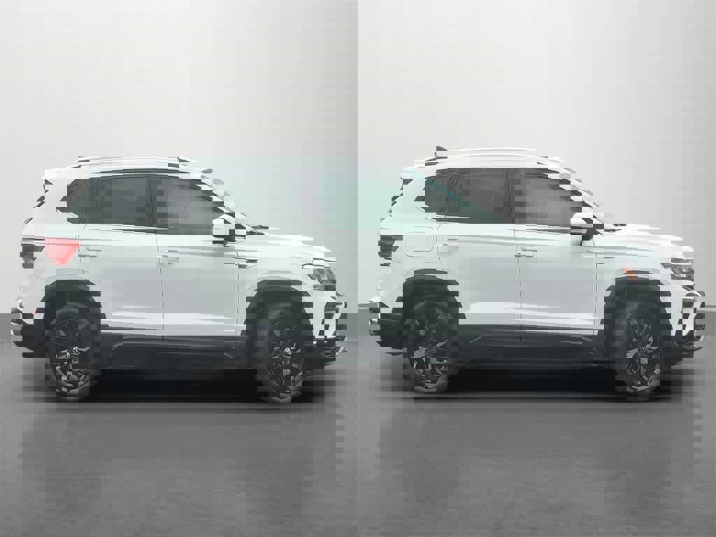 Used 2022 Volkswagen Taos SE w/ Panoramic Sunroof Package image 7