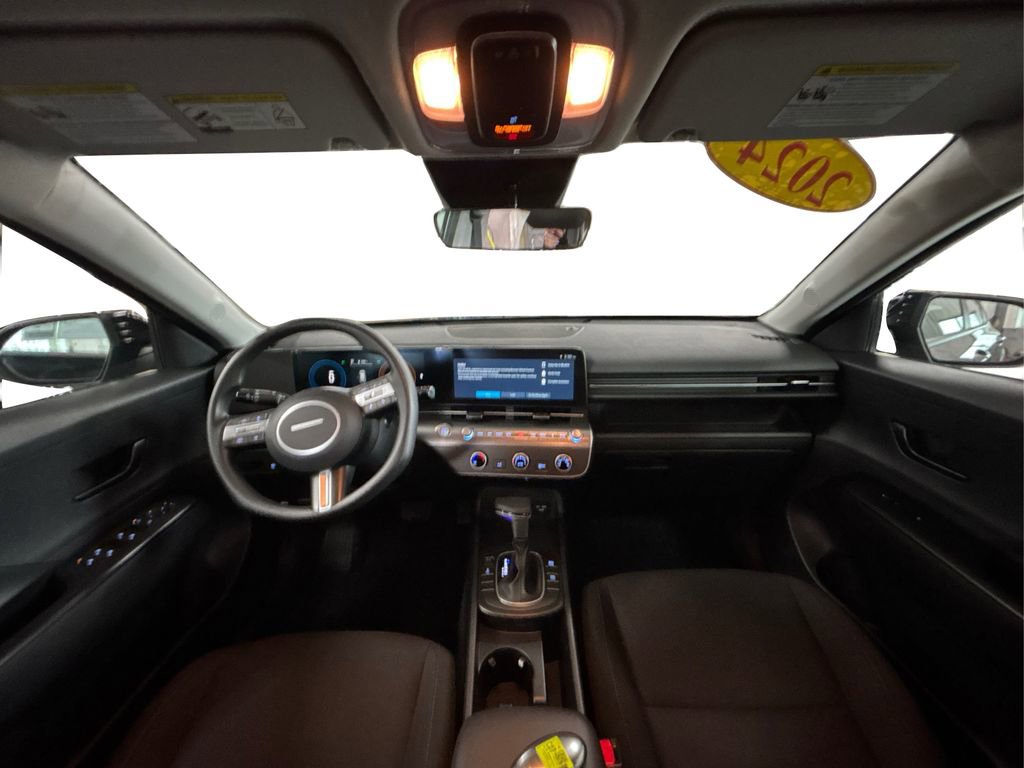 Used 2024 Hyundai Kona SE image 24