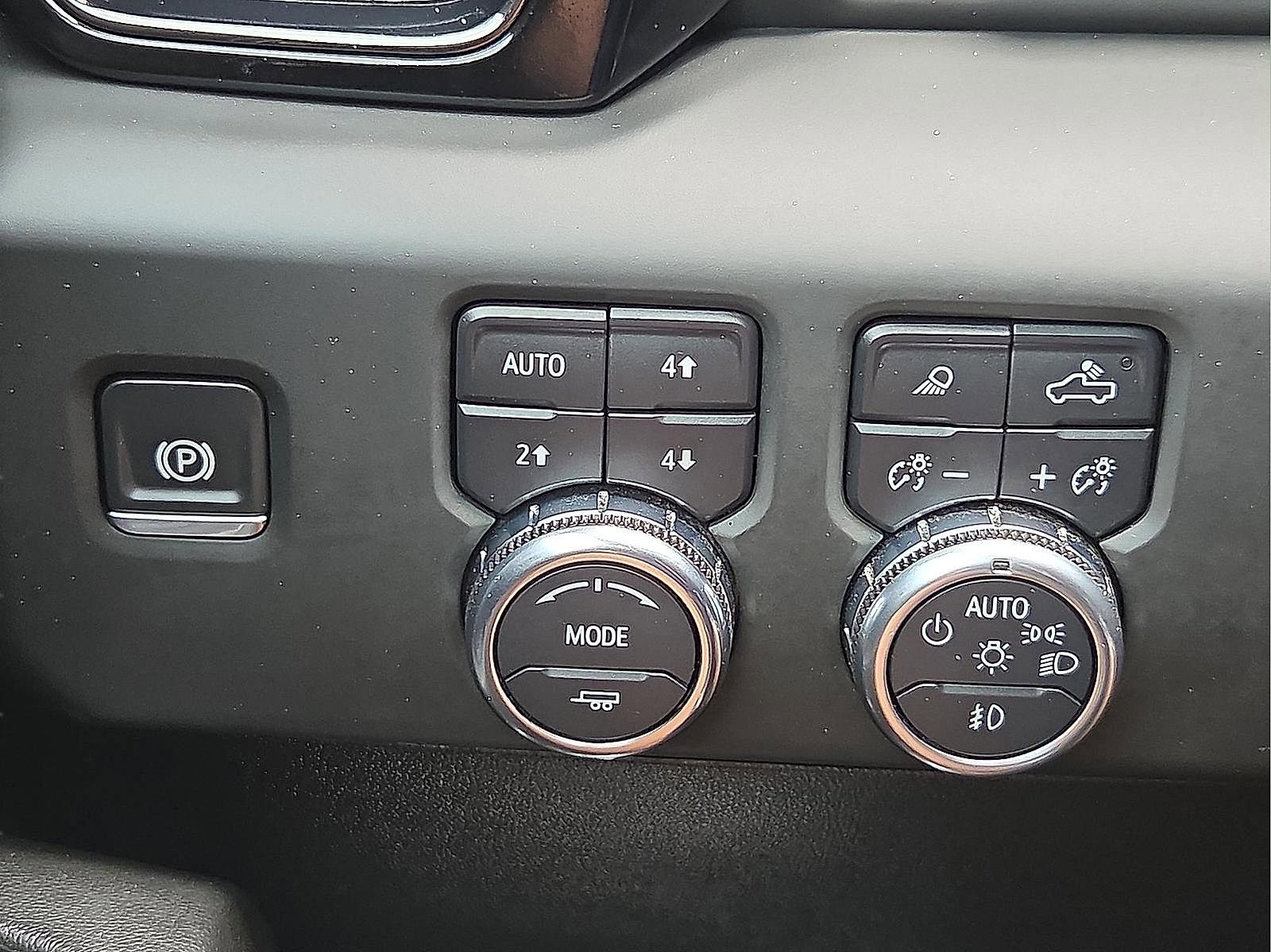 Used 2025 GMC Sierra 2500 AT4 w/ AT4 Premium Plus Package AWD/4WD image 20