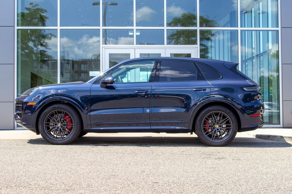 Used 2026 Porsche Cayenne GTS AWD/4WD image 7