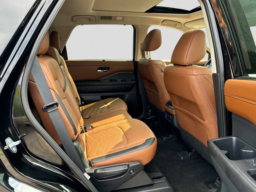 Certified 2025 Nissan Pathfinder Platinum w/ Cargo Package AWD/4WD image 11