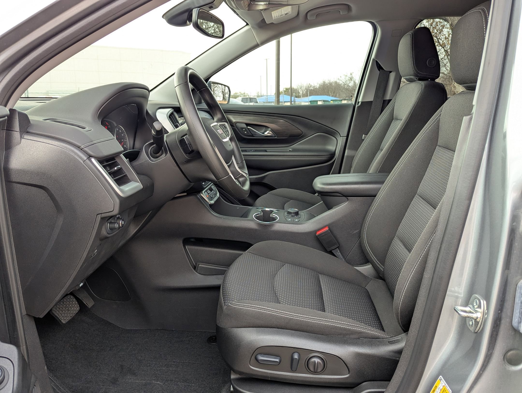 Used 2024 GMC Terrain SLE w/ Driver Convenience Package image 10