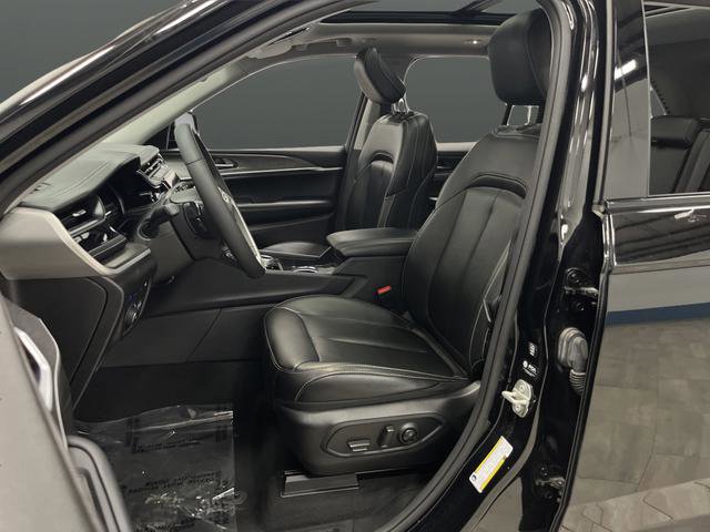 Used 2024 Jeep Grand Cherokee Limited 4xe AWD/4WD image 4