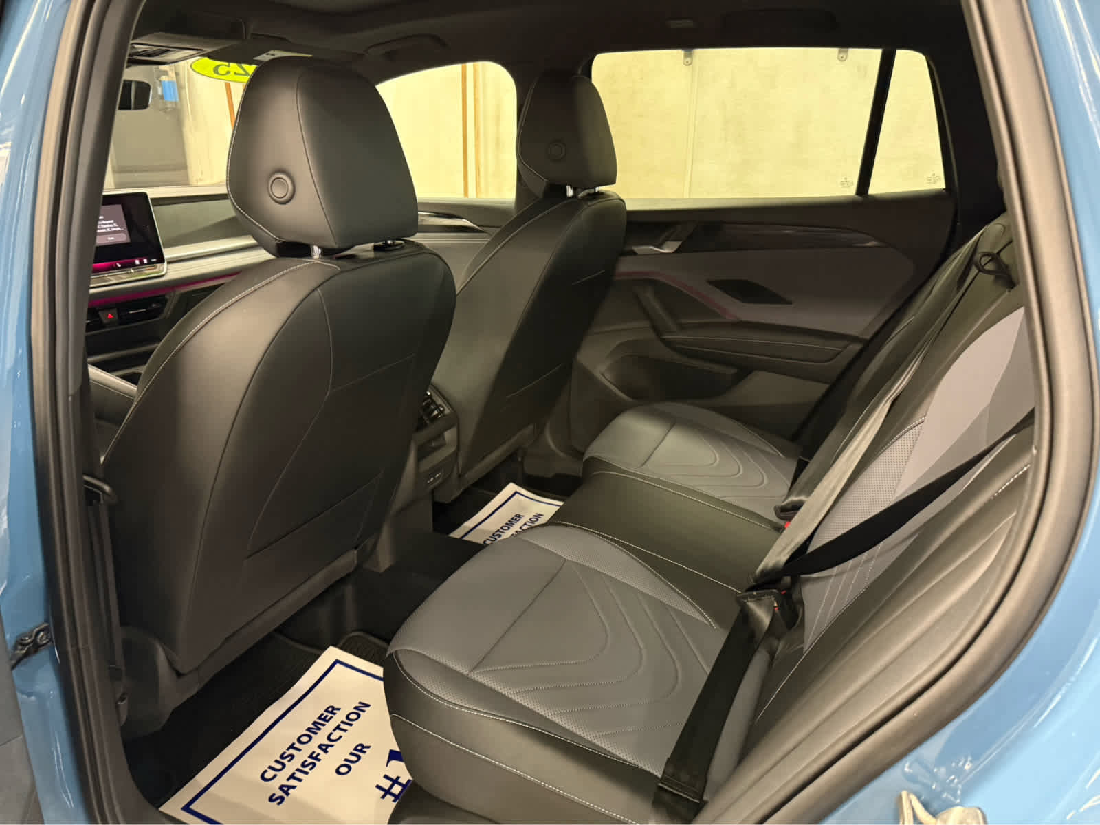 Used 2025 Volkswagen Tiguan SE R-Line AWD/4WD image 19