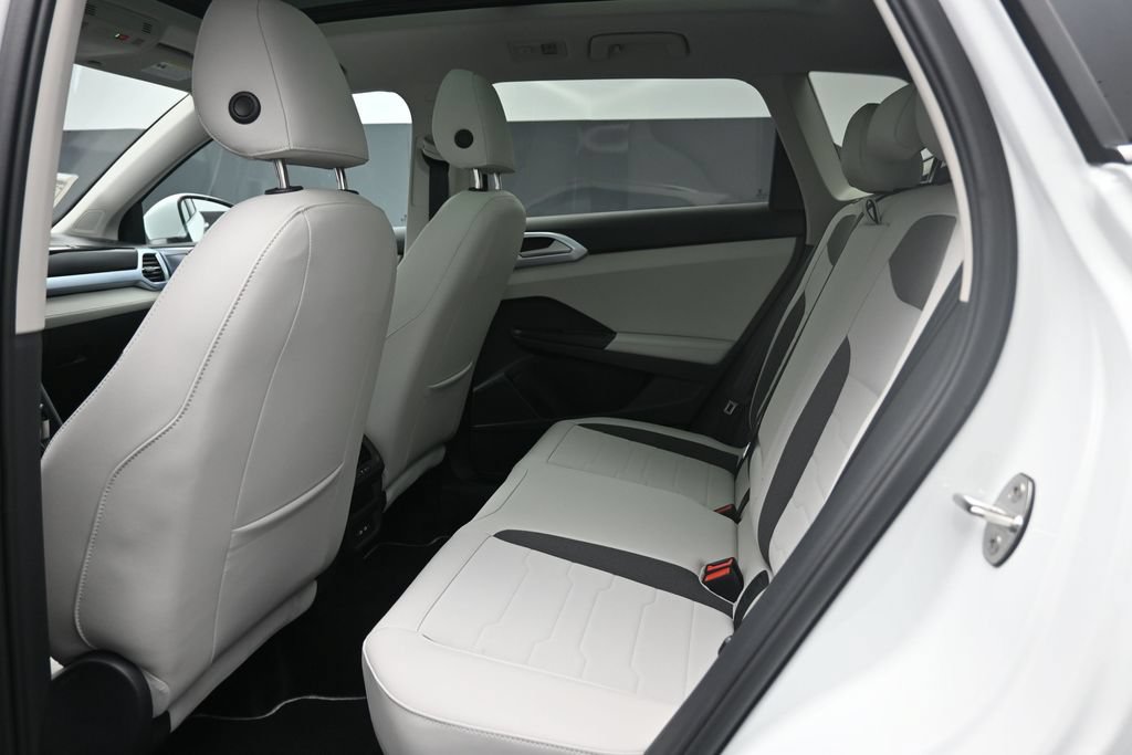 New 2026 Volkswagen Taos SE FWD image 21