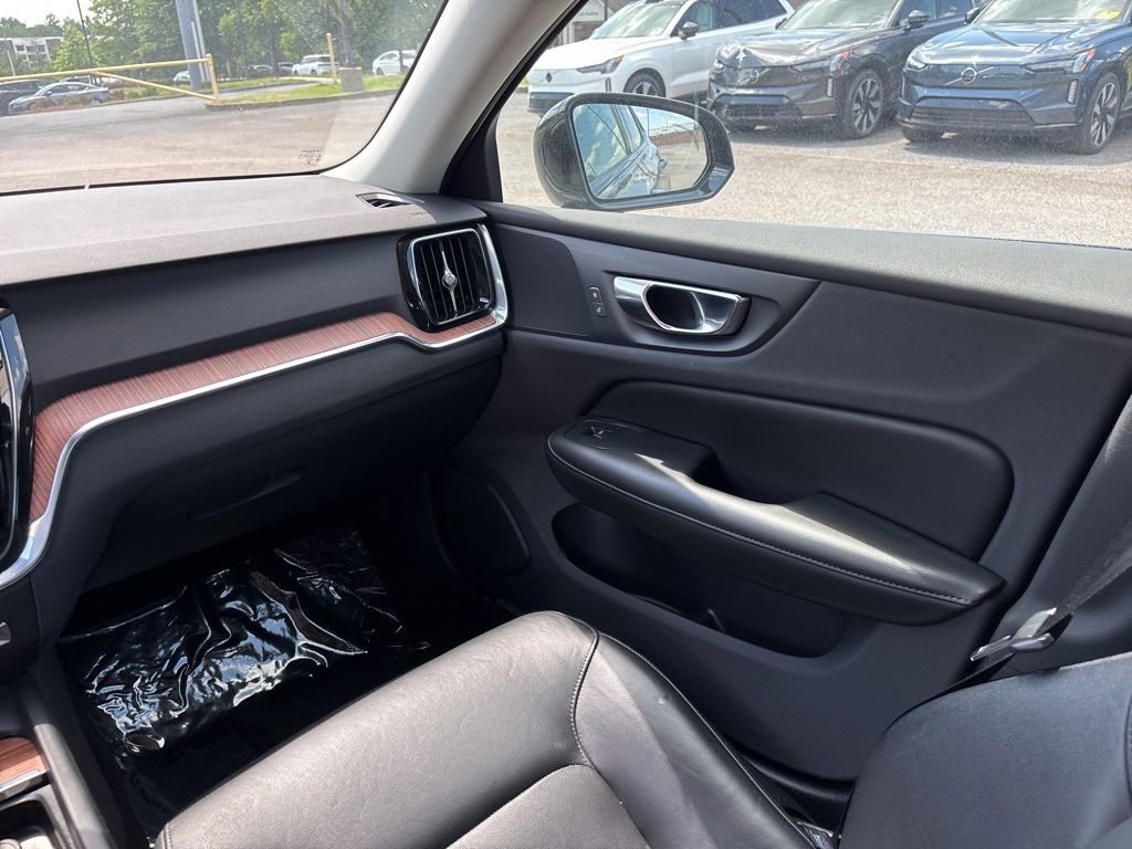 Used 2021 Volvo S60 T5 Momentum w/ Premium Package AWD/4WD image 25
