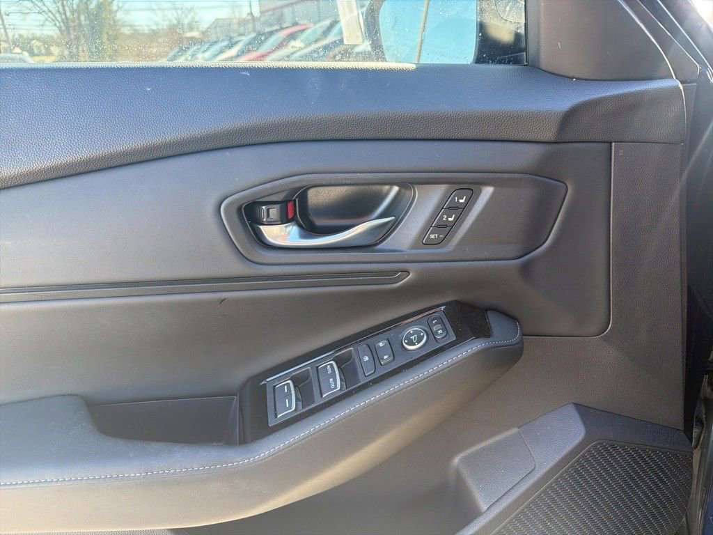 Used 2025 Honda Accord Touring image 11