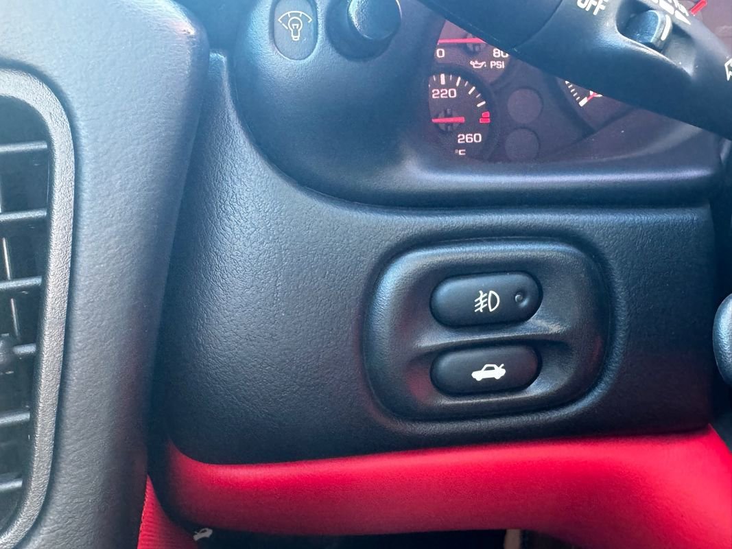 Used 2003 Chevrolet Corvette Convertible w/ Preferred Equipment Group1 image 21