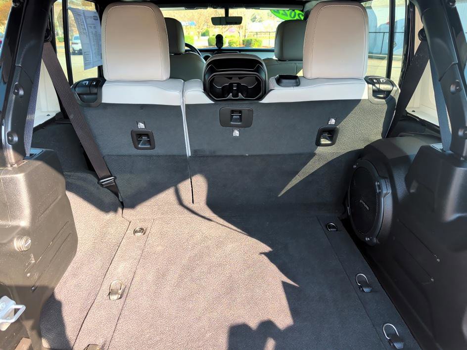 Used 2022 Jeep Wrangler Unlimited Sahara image 14