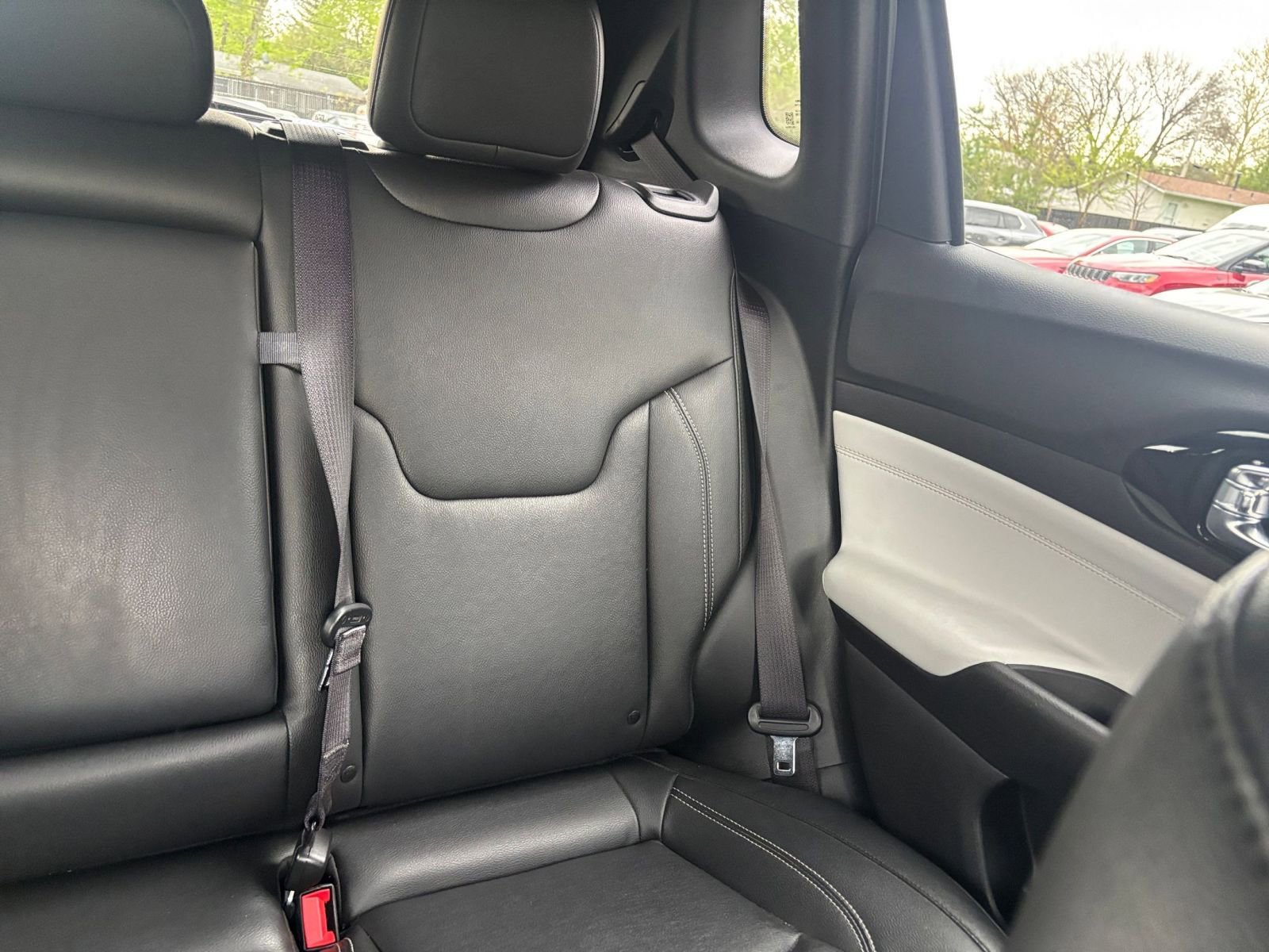 Used 2025 Jeep Compass Trailhawk image 35