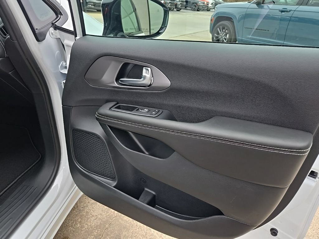 New 2026 Chrysler Pacifica Select w/ S Appearance Package FWD image 73