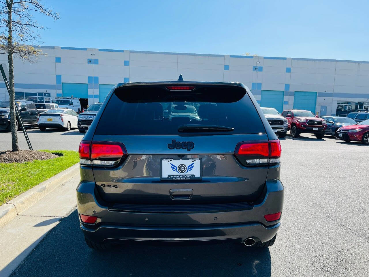 Used 2018 Jeep Grand Cherokee Altitude image 9