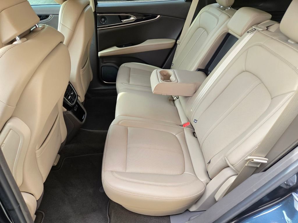 Used 2023 Lincoln Nautilus Reserve w/ Equipment Group 201A image 7