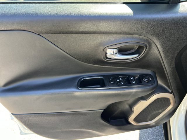 Used 2016 Jeep Renegade Limited FWD image 13