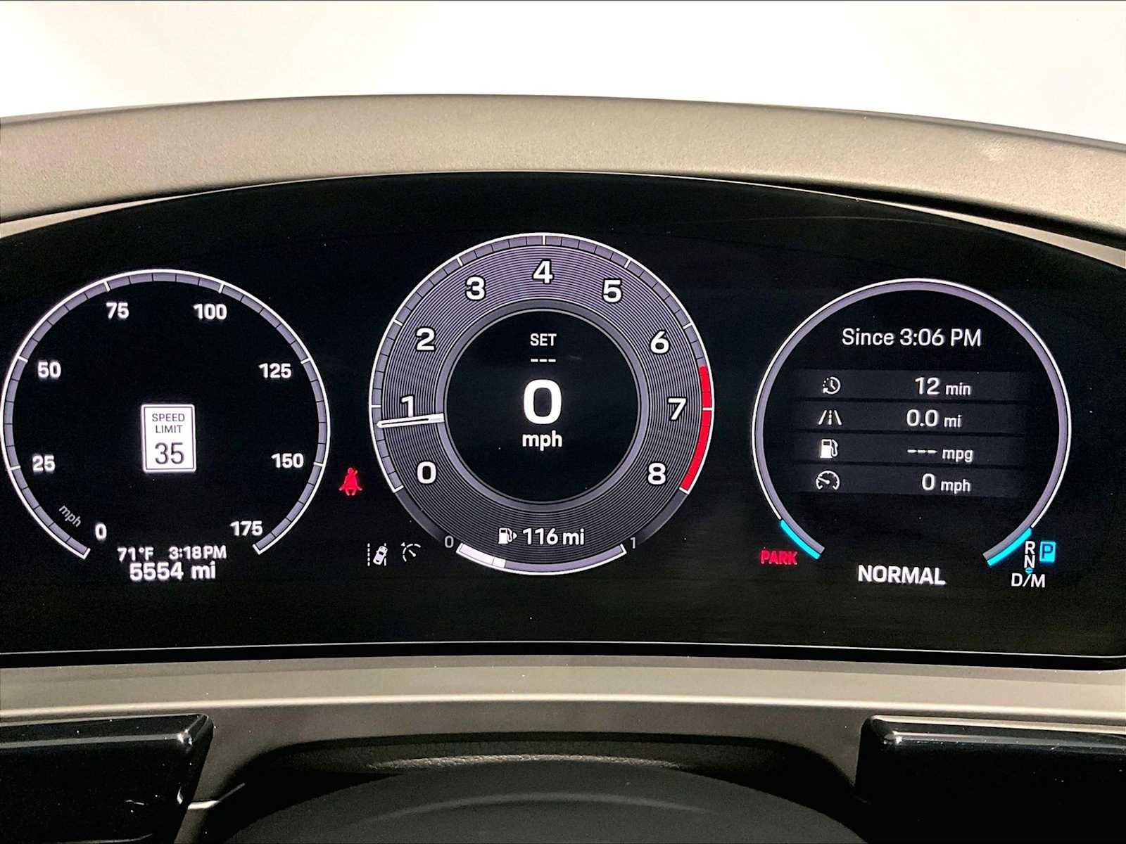 Used 2025 Porsche Cayenne image 21