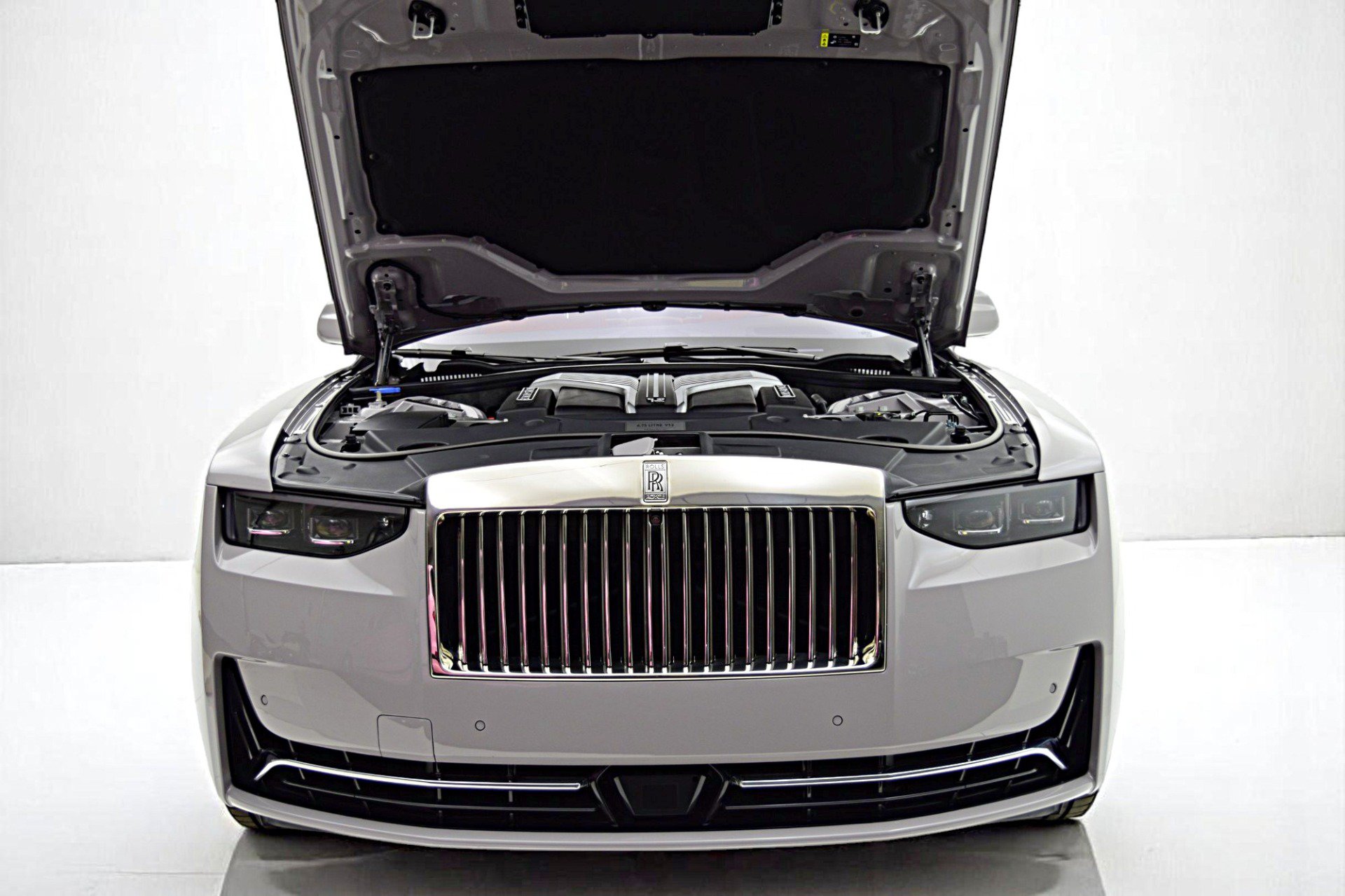 Used 2025 Rolls-Royce Ghost AWD/4WD image 24