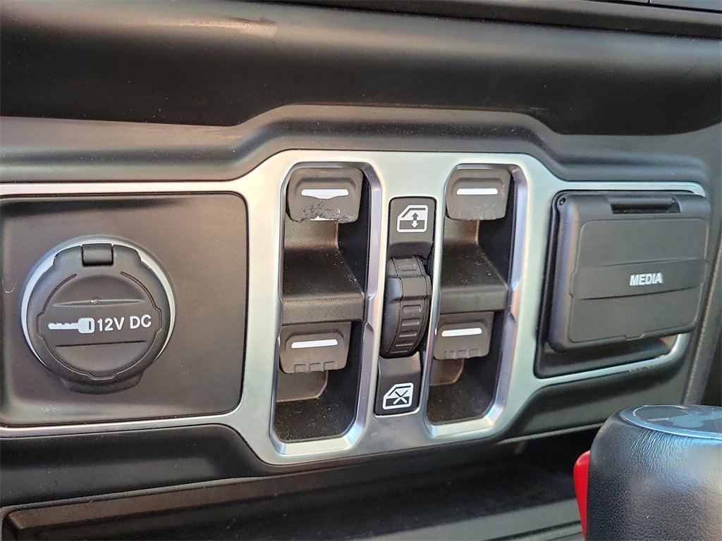 Used 2022 Jeep Wrangler Unlimited Sahara w/ Cold Weather Group image 27