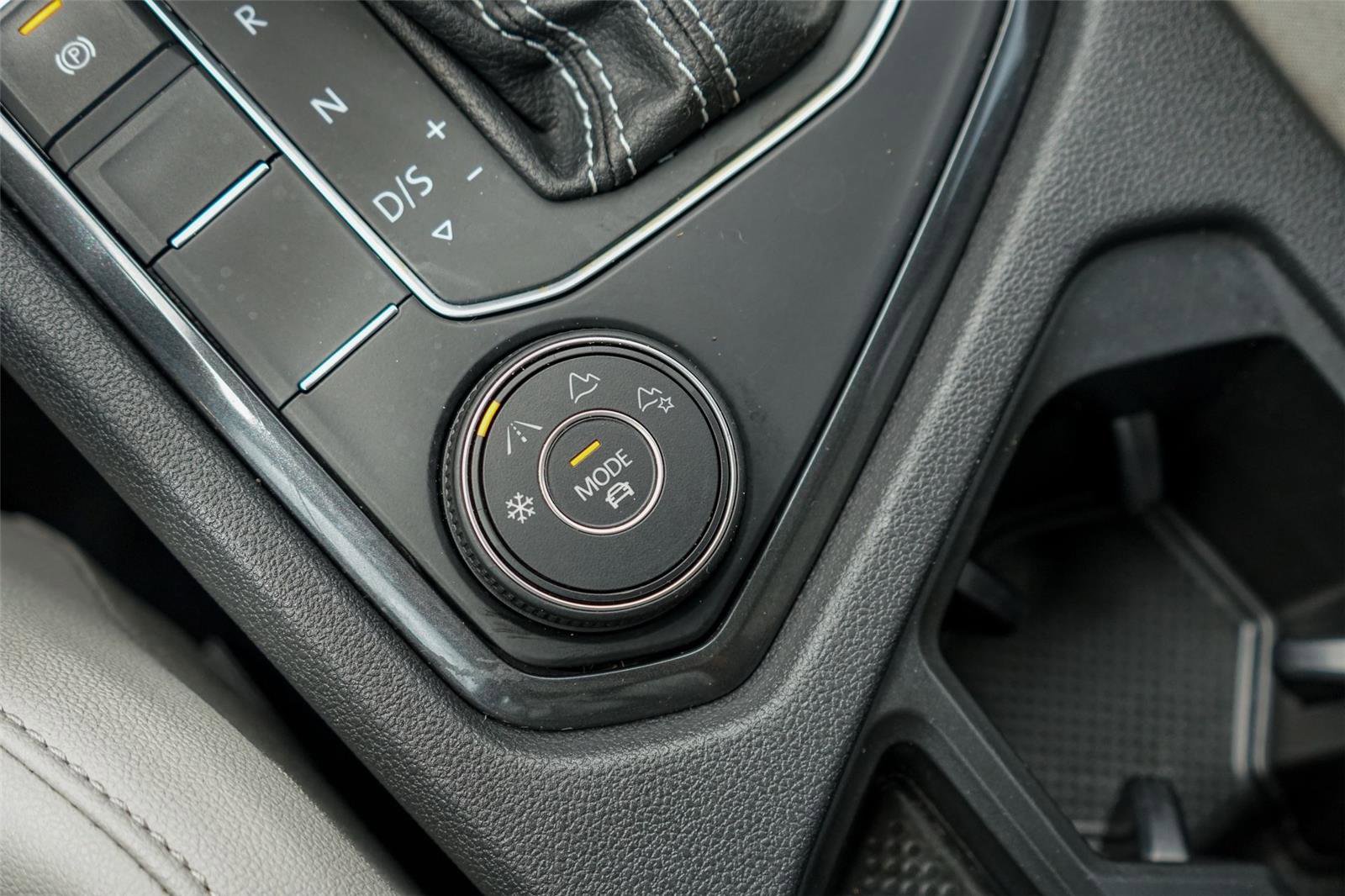 Used 2021 Volkswagen Tiguan SEL image 15