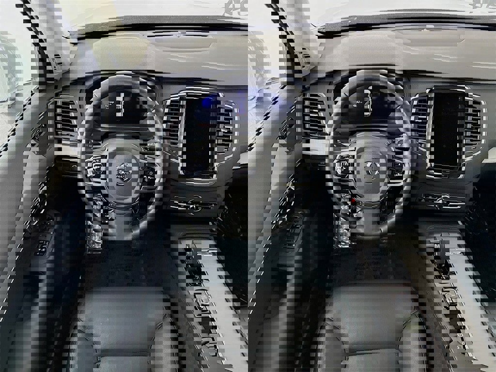 Certified 2025 Volvo XC90 B5 Core image 23