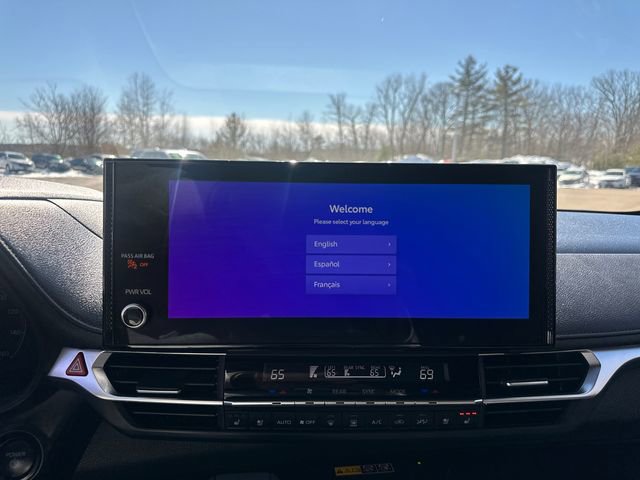 Used 2025 Toyota Sienna Platinum image 39