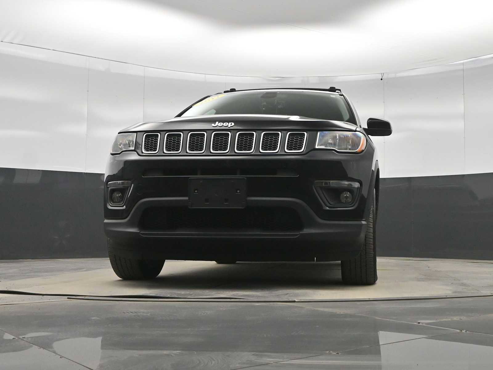 Used 2017 Jeep Compass Latitude w/ Popular Equipment Group image 31