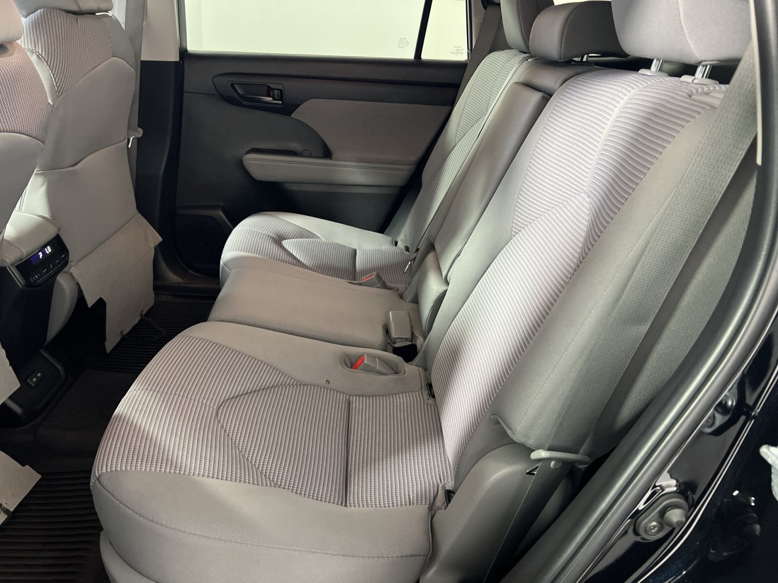 Used 2023 Toyota Highlander L FWD image 25