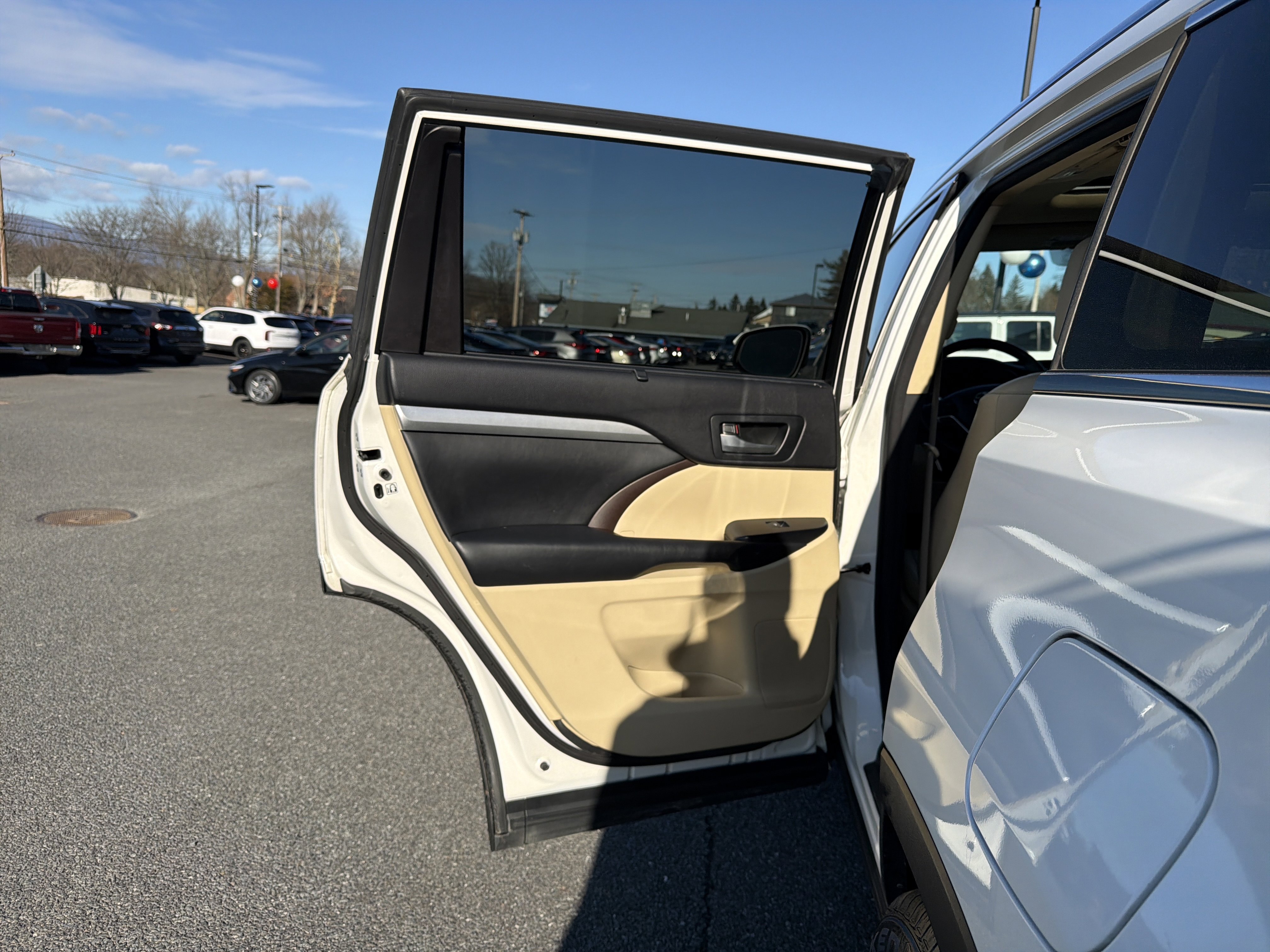 Used 2015 Toyota Highlander XLE image 28