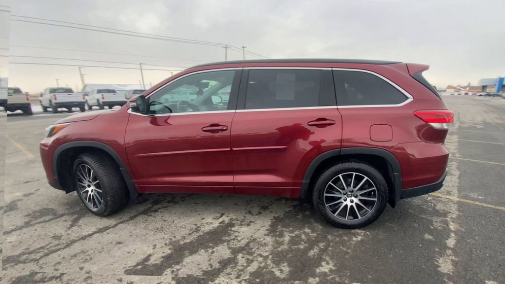Used 2018 Toyota Highlander SE w/ Protection Package #3 image 5