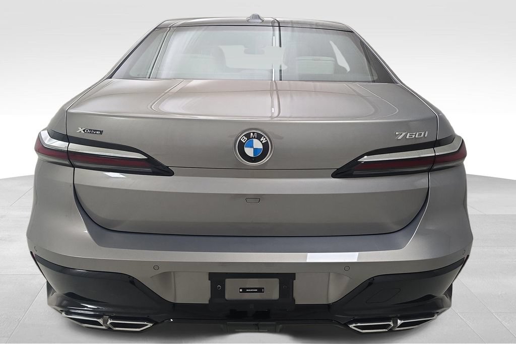 Certified 2023 BMW 760i xDrive w/ Luxury Rear Seating Package AWD/4WD image 8