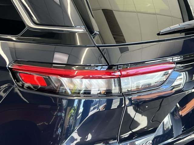 Used 2023 Jeep Grand Cherokee Limited image 7