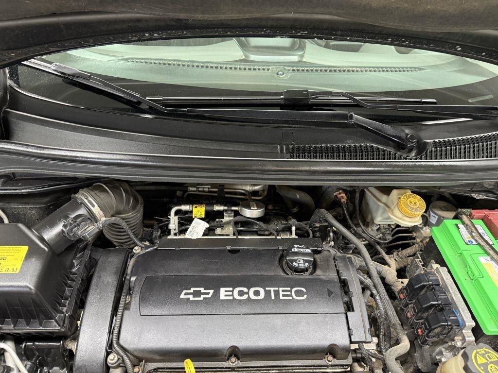 Used 2015 Chevrolet Sonic LT FWD image 28