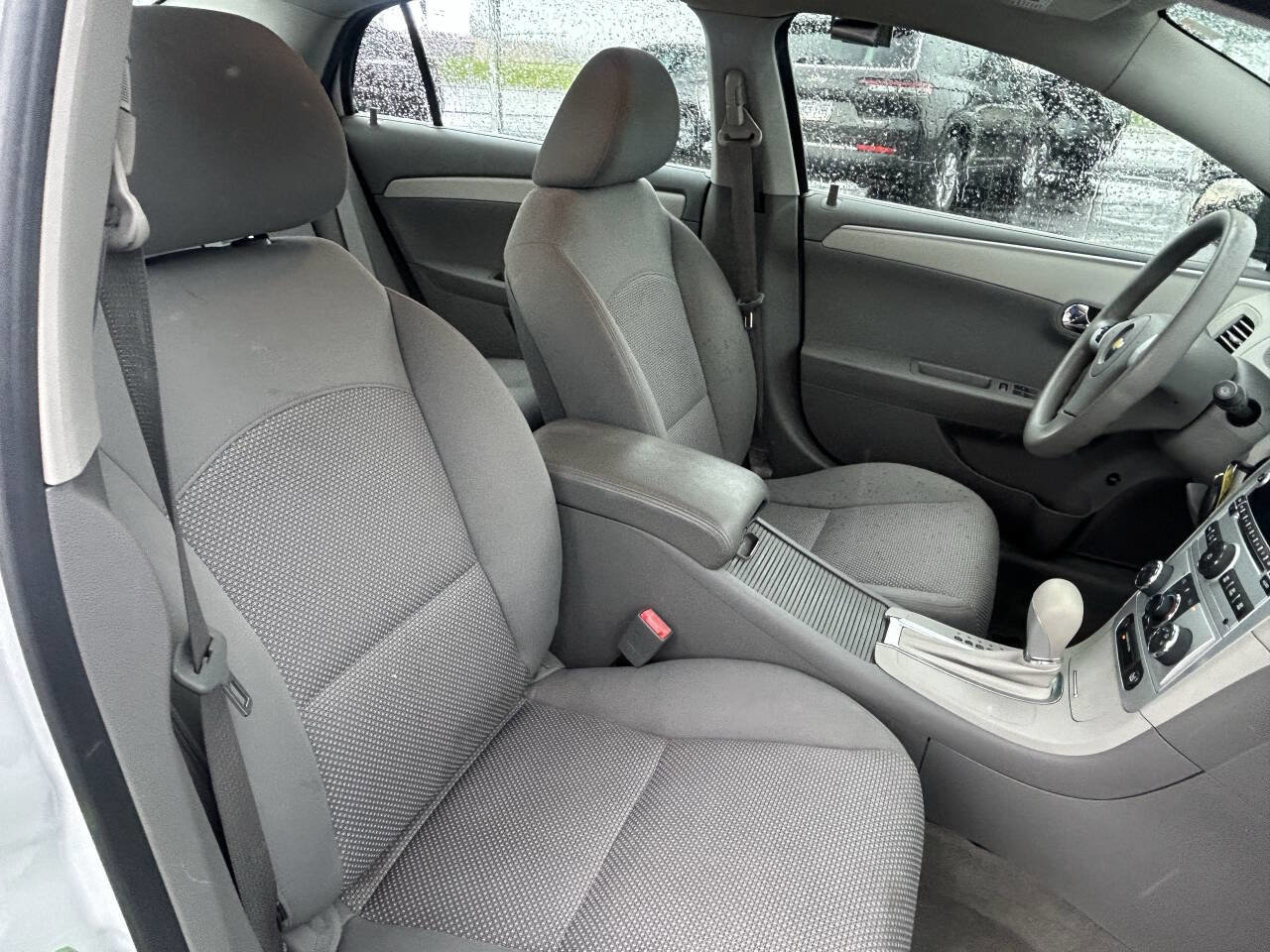 Used 2010 Chevrolet Malibu LS FWD image 12
