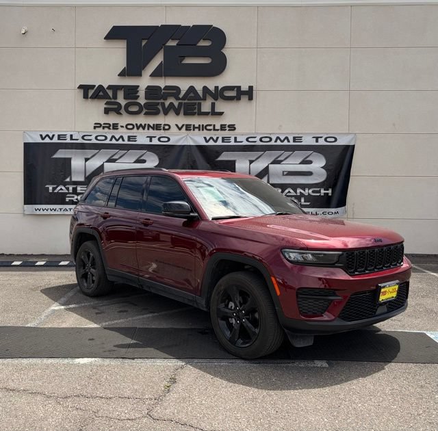 Used 2025 Jeep Grand Cherokee Altitude AWD/4WD image 4