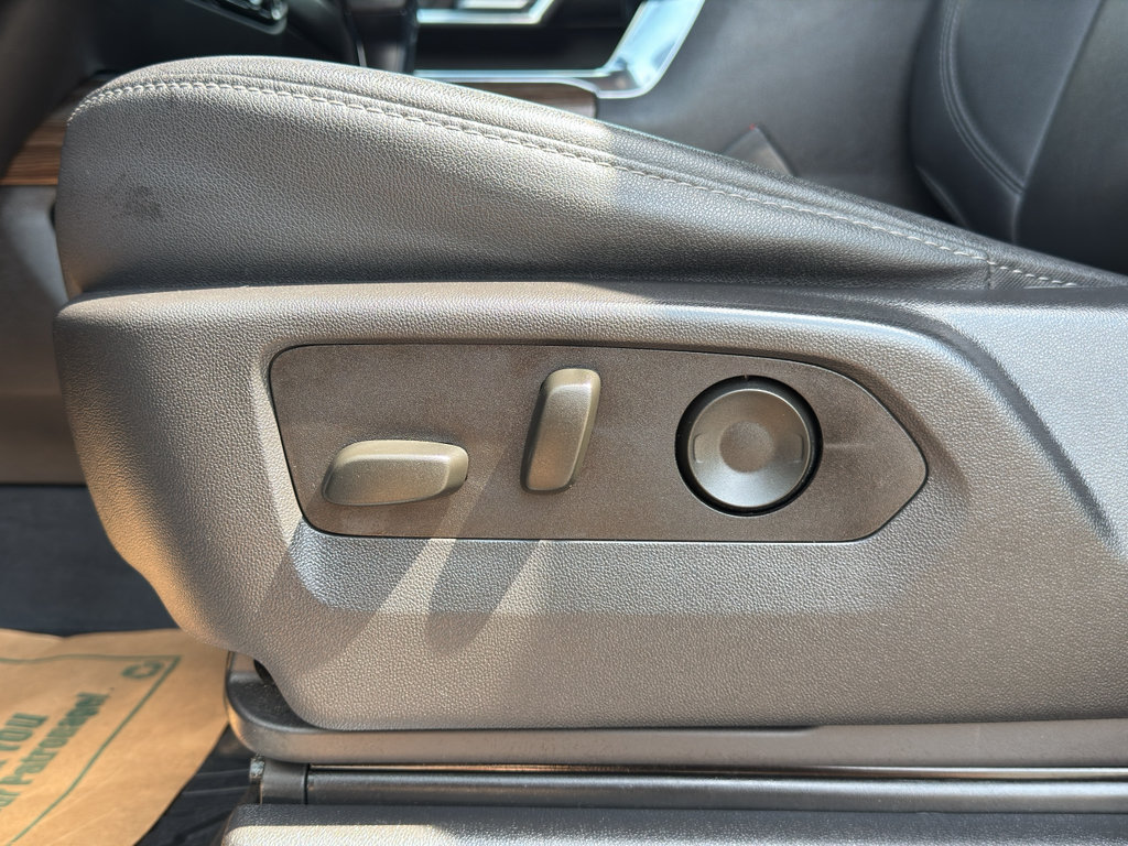 Used 2023 Chevrolet Silverado 1500 RST AWD/4WD image 16