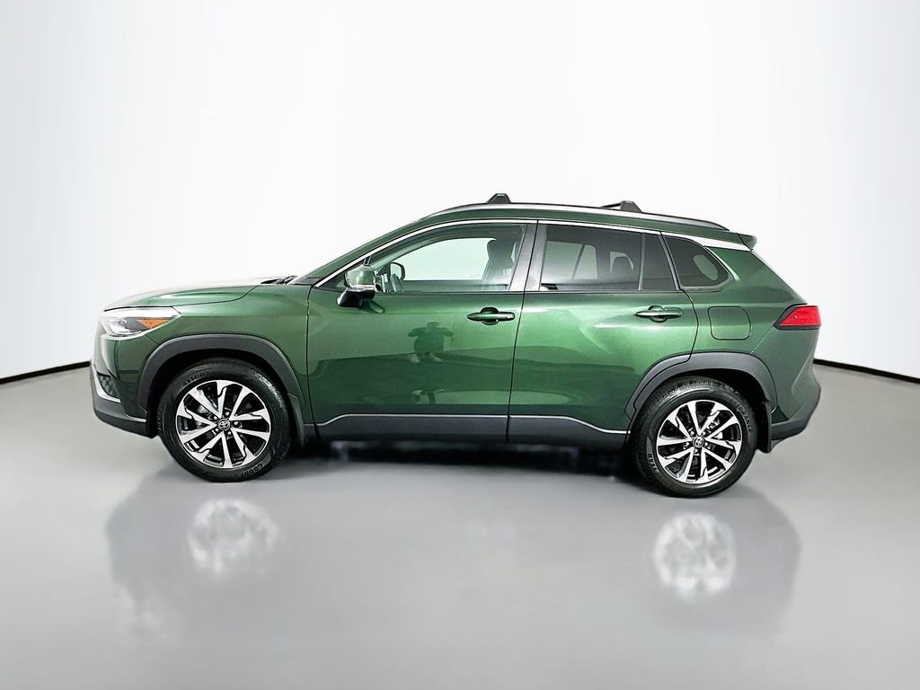 Used 2022 Toyota Corolla Cross XLE image 8
