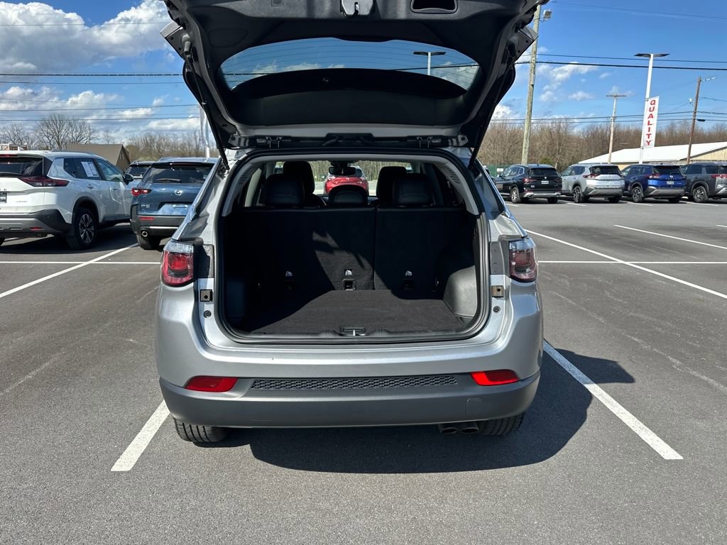 Used 2022 Jeep Compass Limited image 17