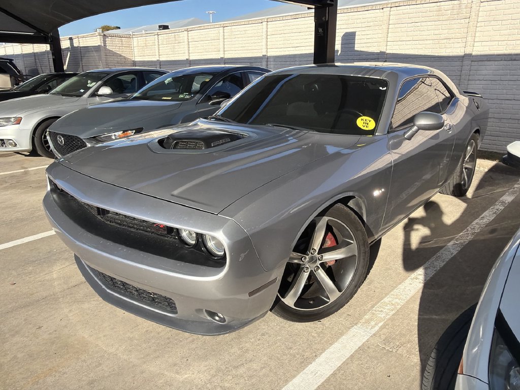 Used 2016 Dodge Challenger R/T RWD image 1