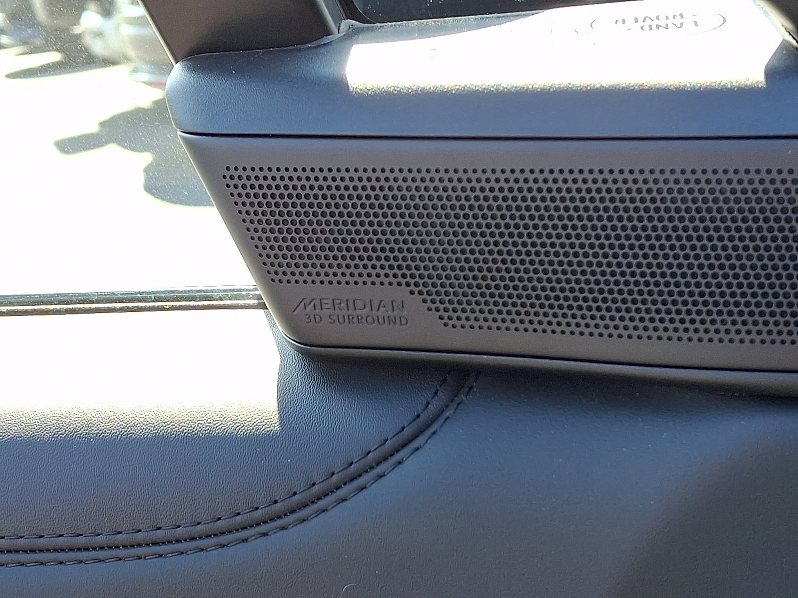 Used 2025 Land Rover Range Rover Long Wheelbase SE image 24