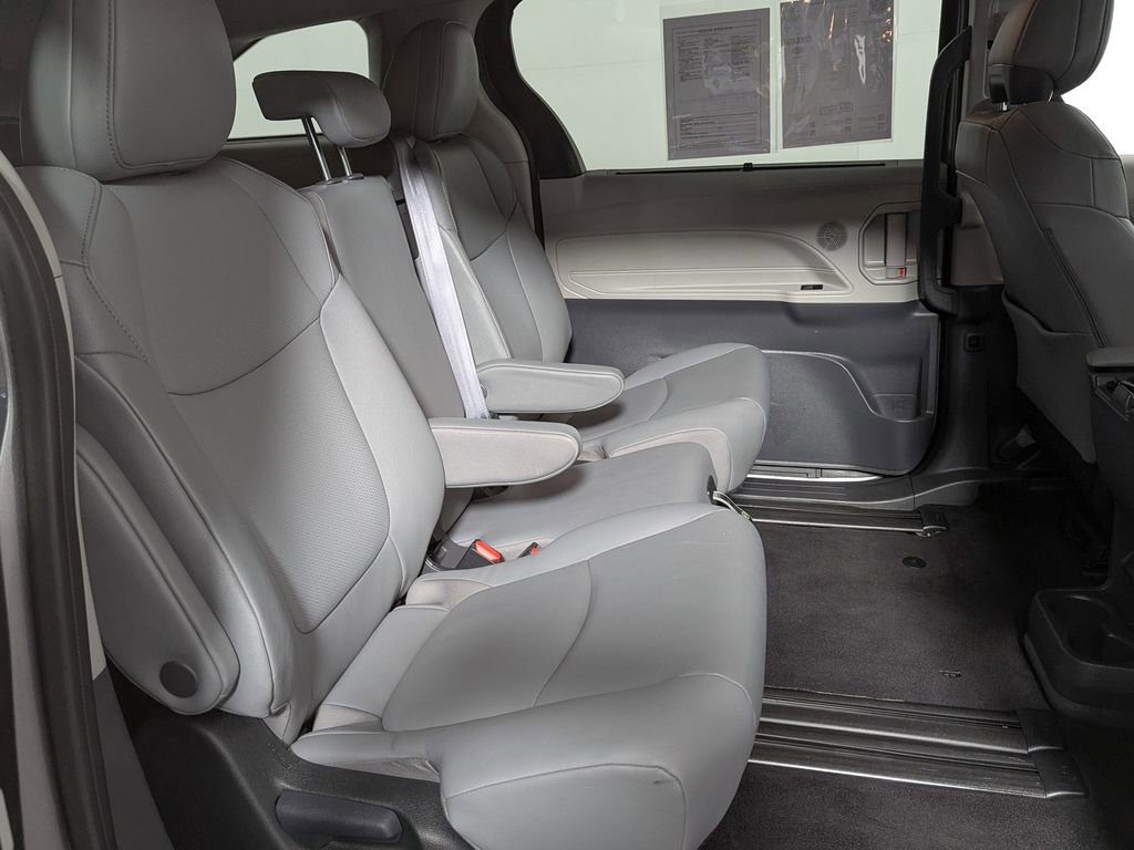 Used 2024 Toyota Sienna XLE image 37