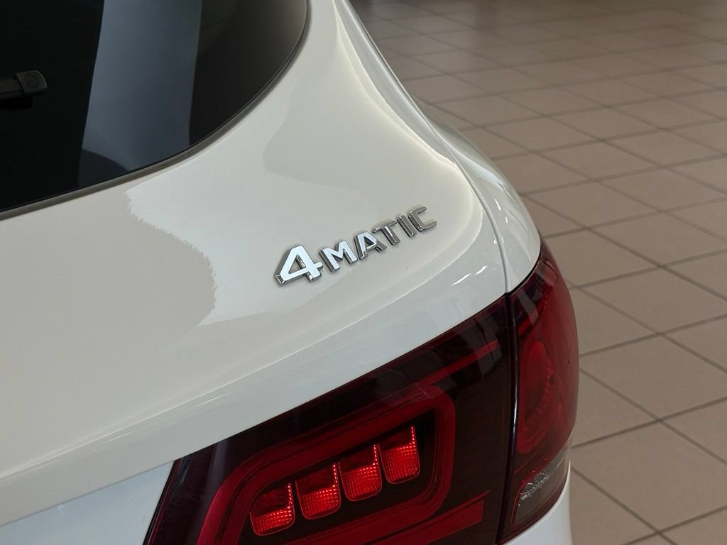 Used 2021 Mercedes-Benz GLC 300 4MATIC image 11