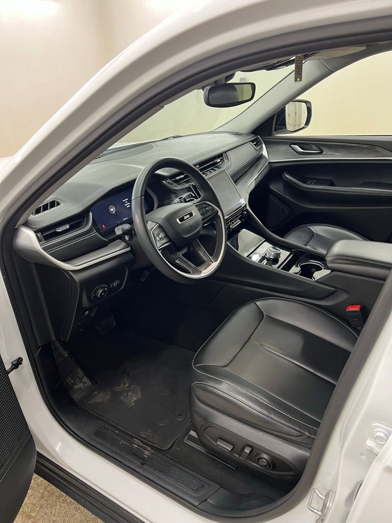 Used 2023 Jeep Grand Cherokee L Limited image 5