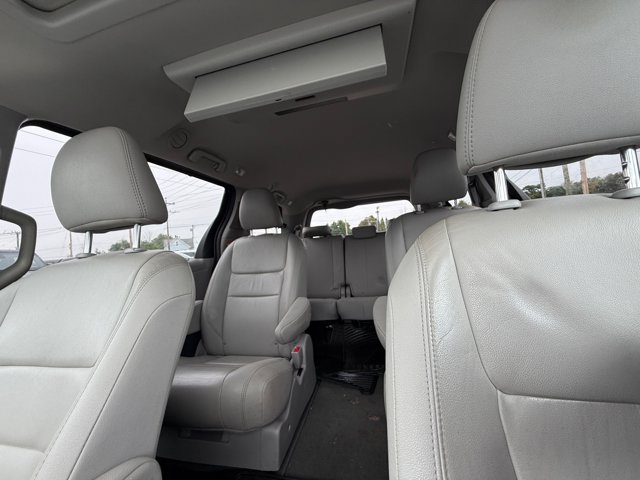 Used 2020 Toyota Sienna XLE Premium AWD/4WD image 33