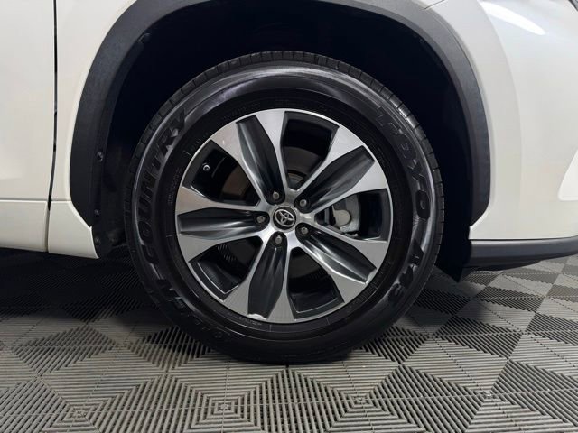 Used 2020 Toyota Highlander XLE image 11