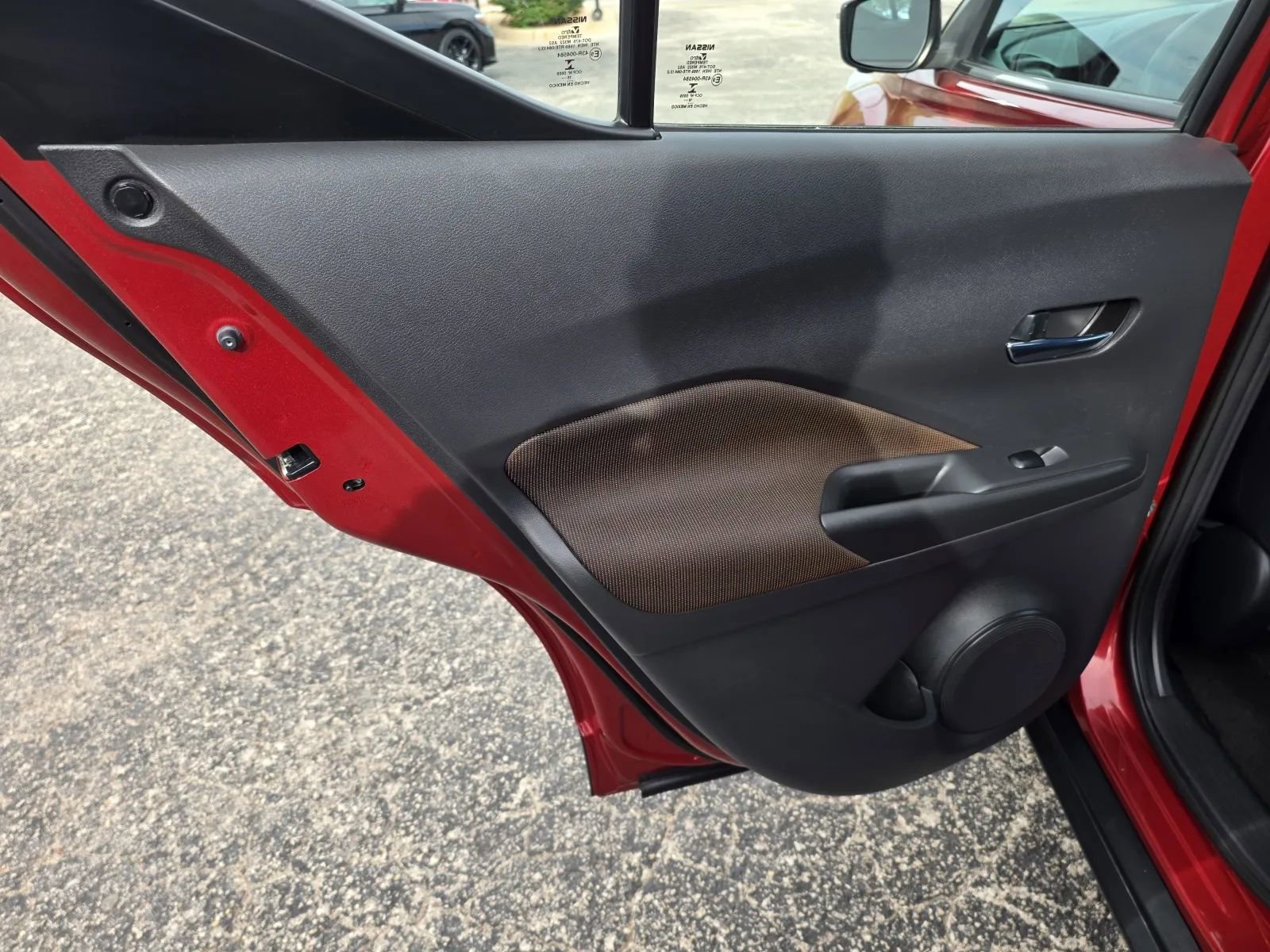 Used 2018 Nissan Kicks SR FWD image 12