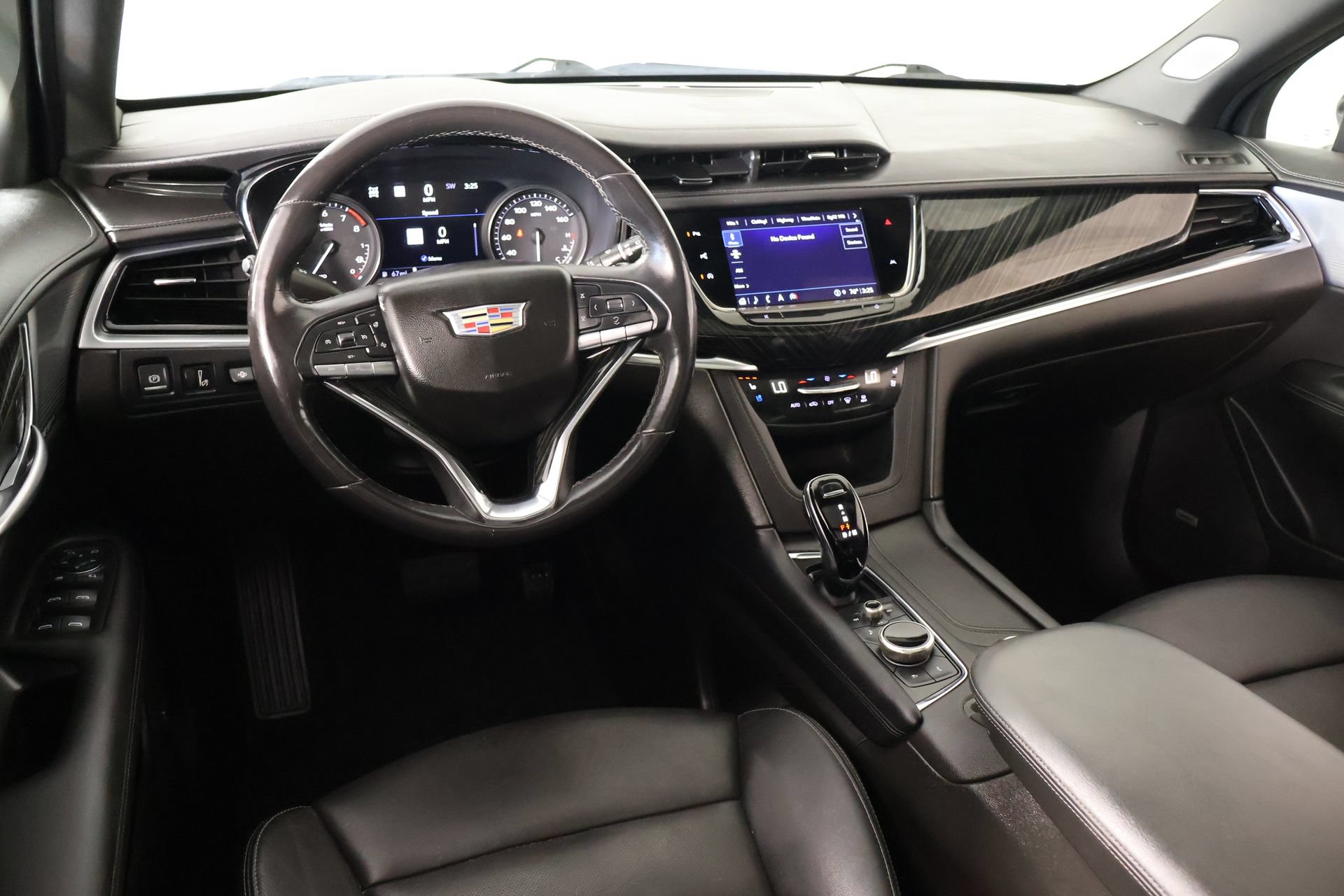 Used 2023 Cadillac XT6 Premium Luxury w/ Technology Package AWD/4WD image 2