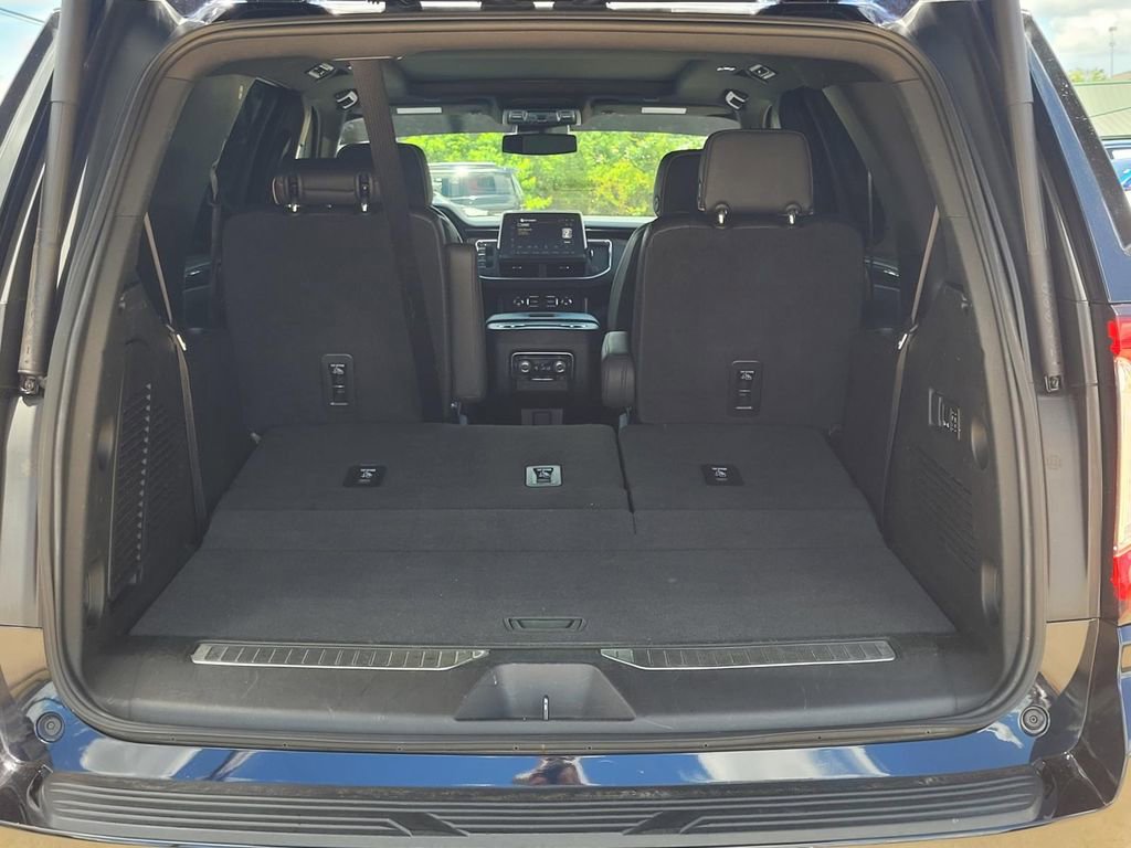 Used 2023 GMC Yukon AT4 w/ AT4 Premium Plus Package AWD/4WD image 10