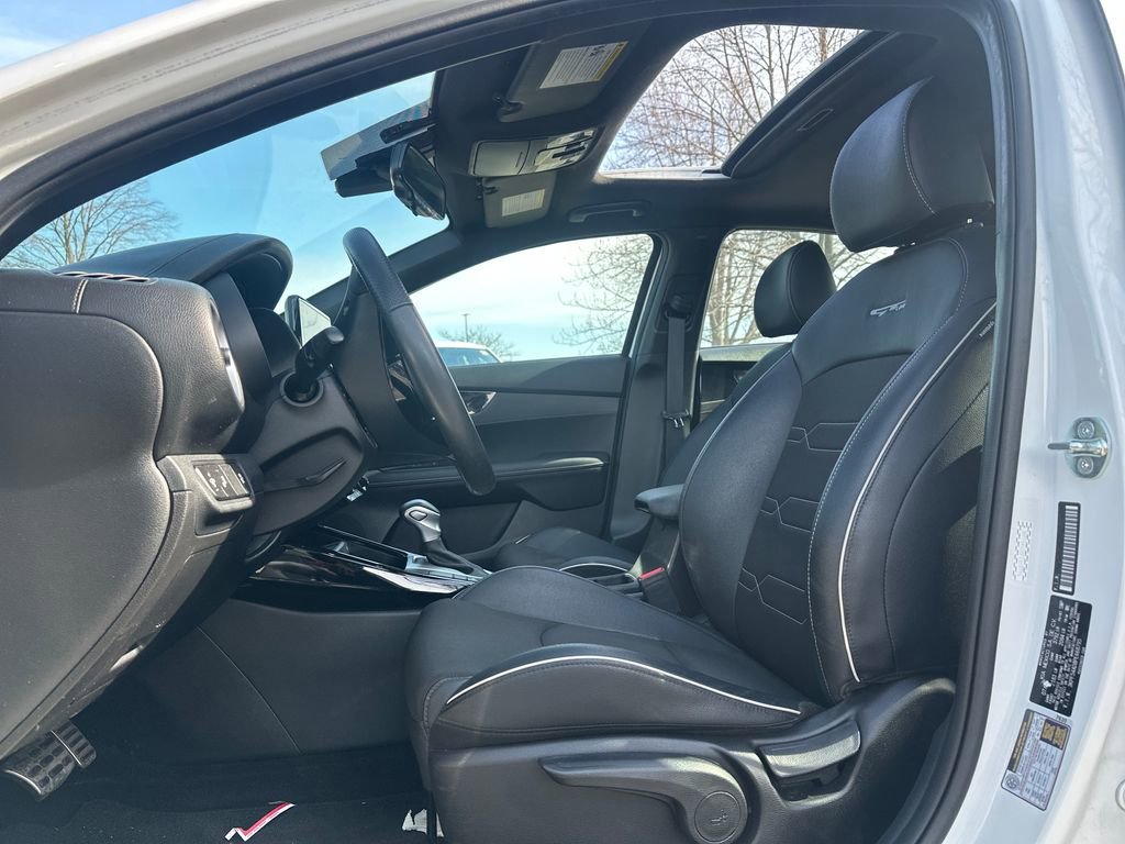 Used 2023 Kia Forte GT-Line w/ GT-Line Premium Package image 3