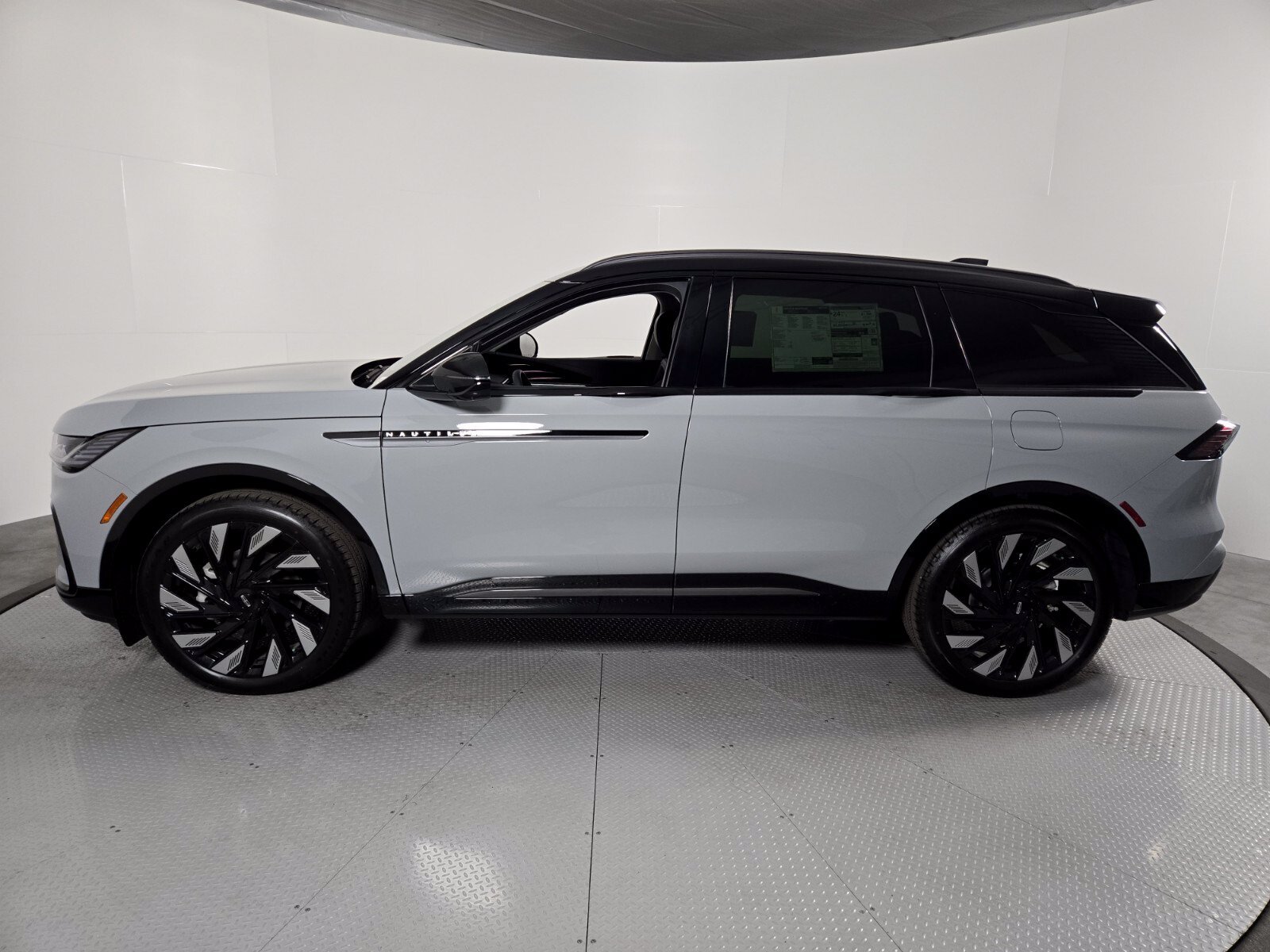 New 2026 Lincoln Nautilus Reserve AWD/4WD image 8