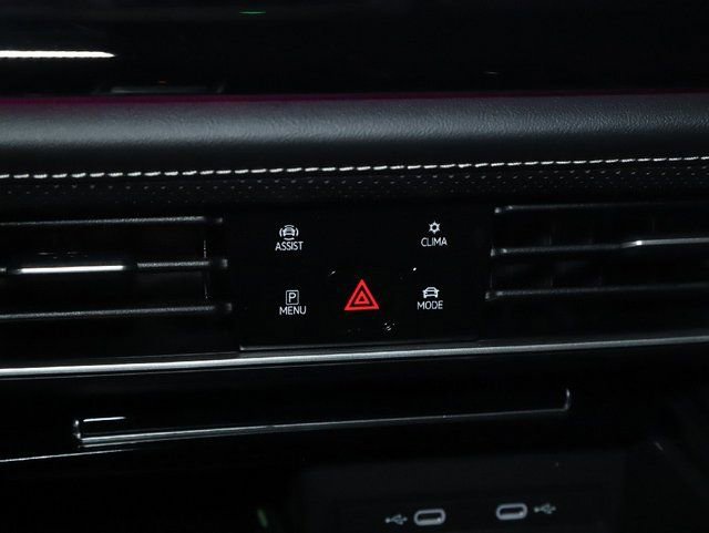 Used 2024 Volkswagen Atlas SEL Premium R-Line AWD/4WD image 32